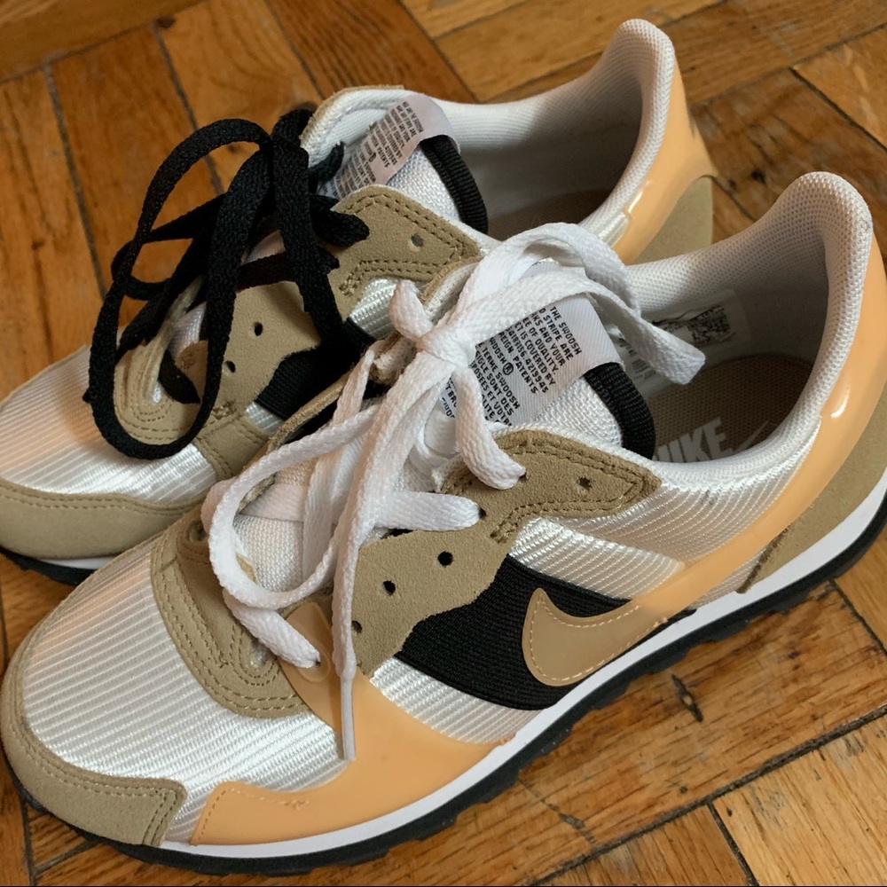 NIKE v love O.X orange and white sneaker
